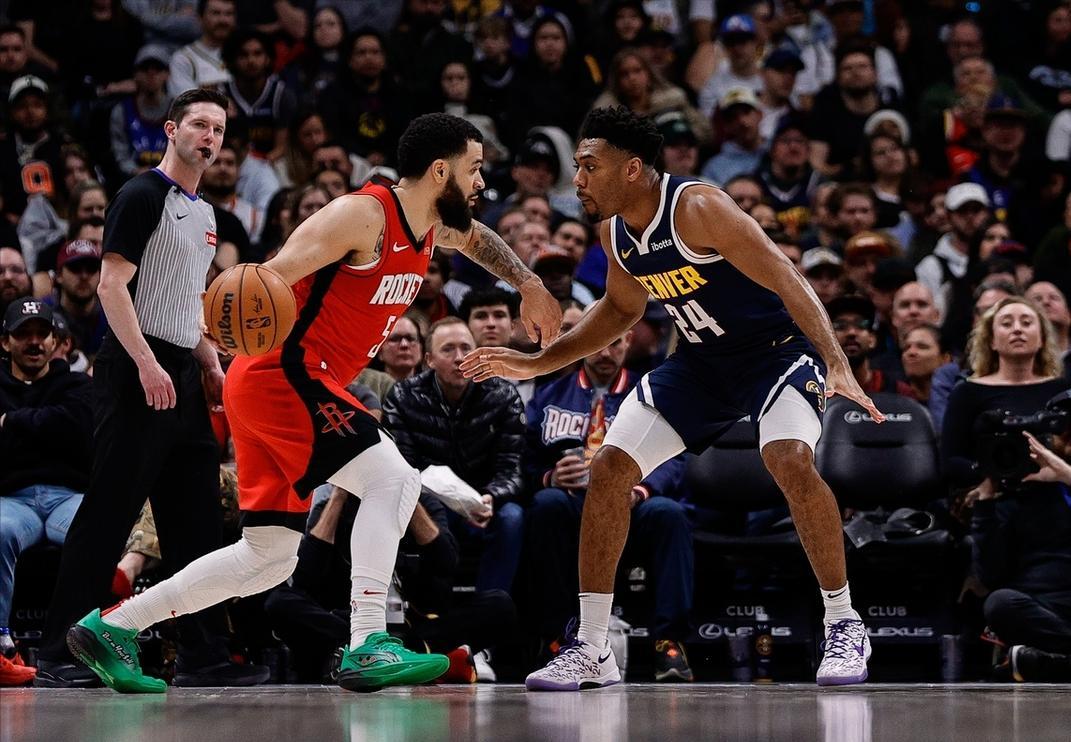 浓眉哥意外战胜雄鹿，比赛规则变更引爆全场！